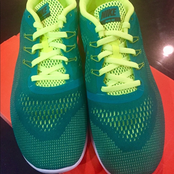 Nike Free Run 7Y (or women’s 8) green/volt NIB - Picture 3 of 7
